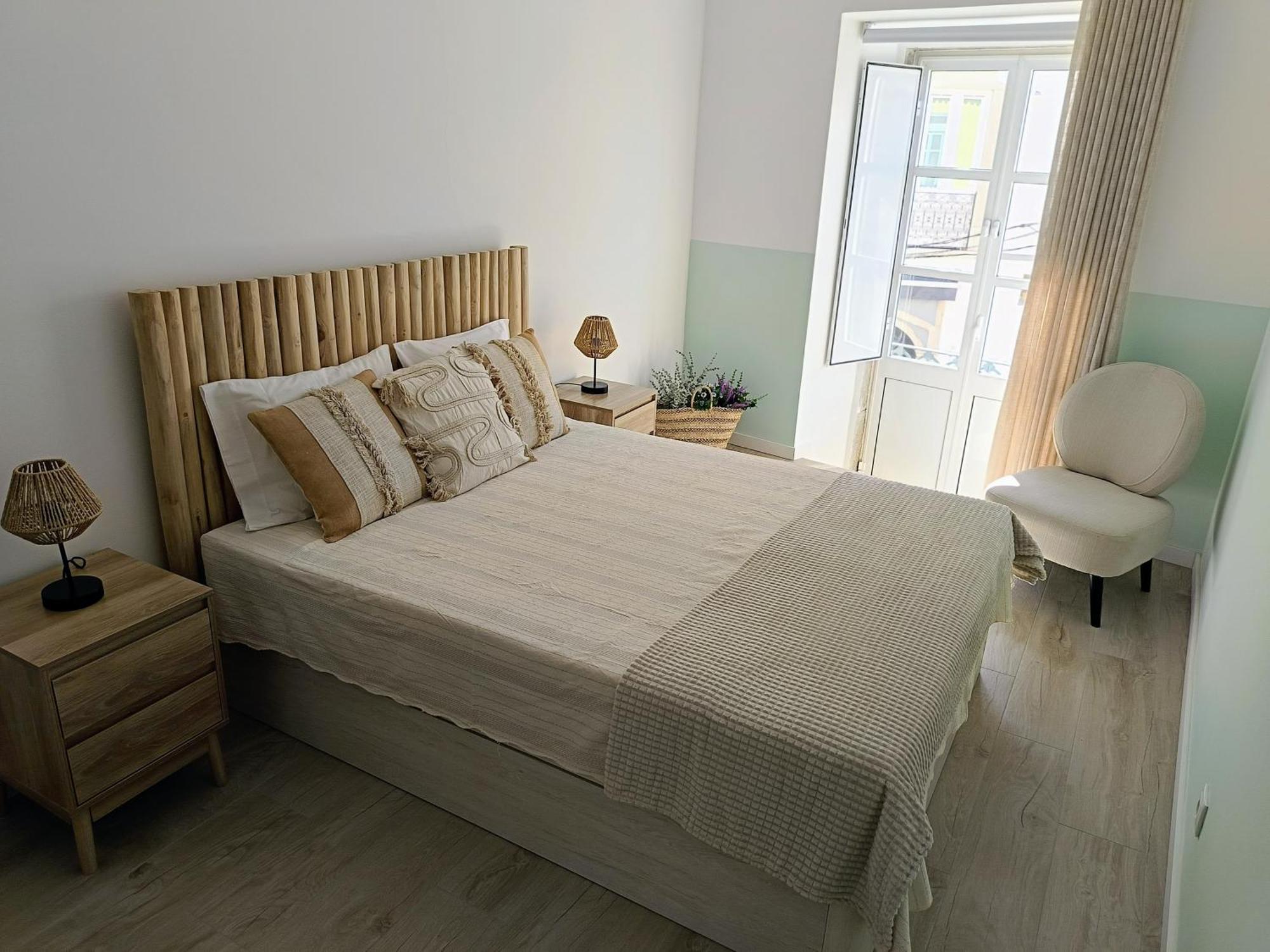 Grey And Green, Modern 2-bedroom Apartment, Ac, Location At Faro's Historic Centre Distrikt Faro