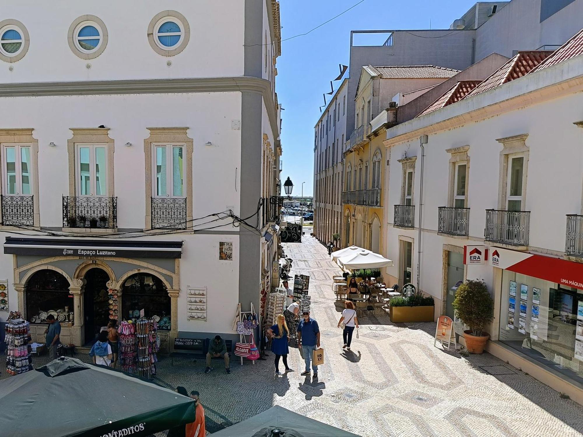 Grey And Green, Modern 2-bedroom Apartment, Ac, Location At Faro's Historic Centre Distrikt Faro