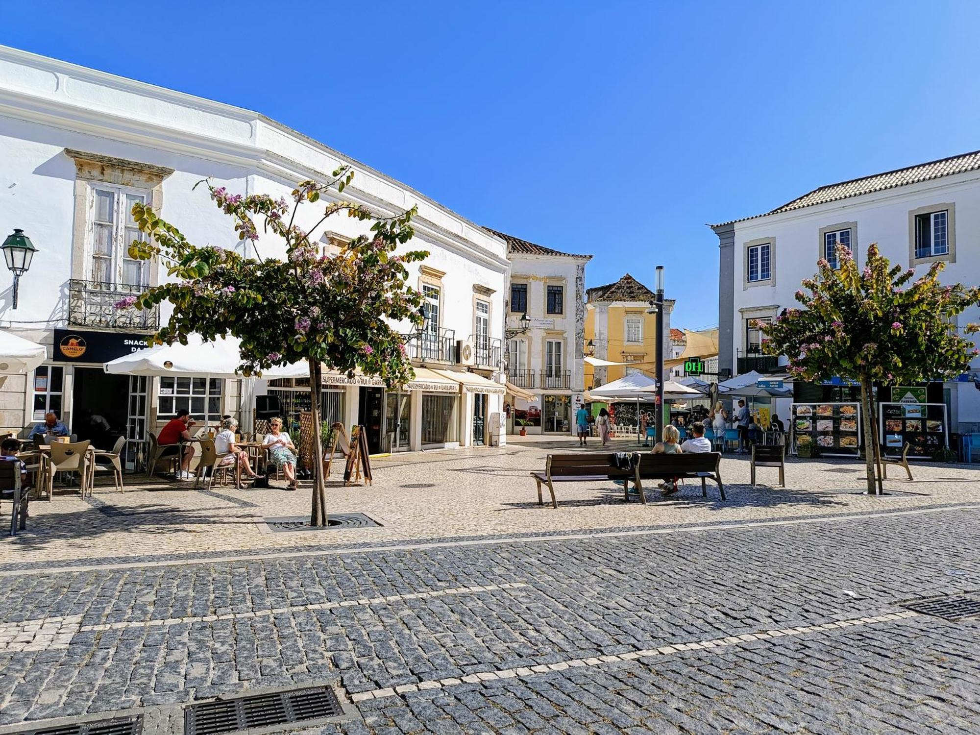 Grey And Green, Modern 2-bedroom Apartment, Ac, Location At Faro's Historic Centre * Distrikt Faro