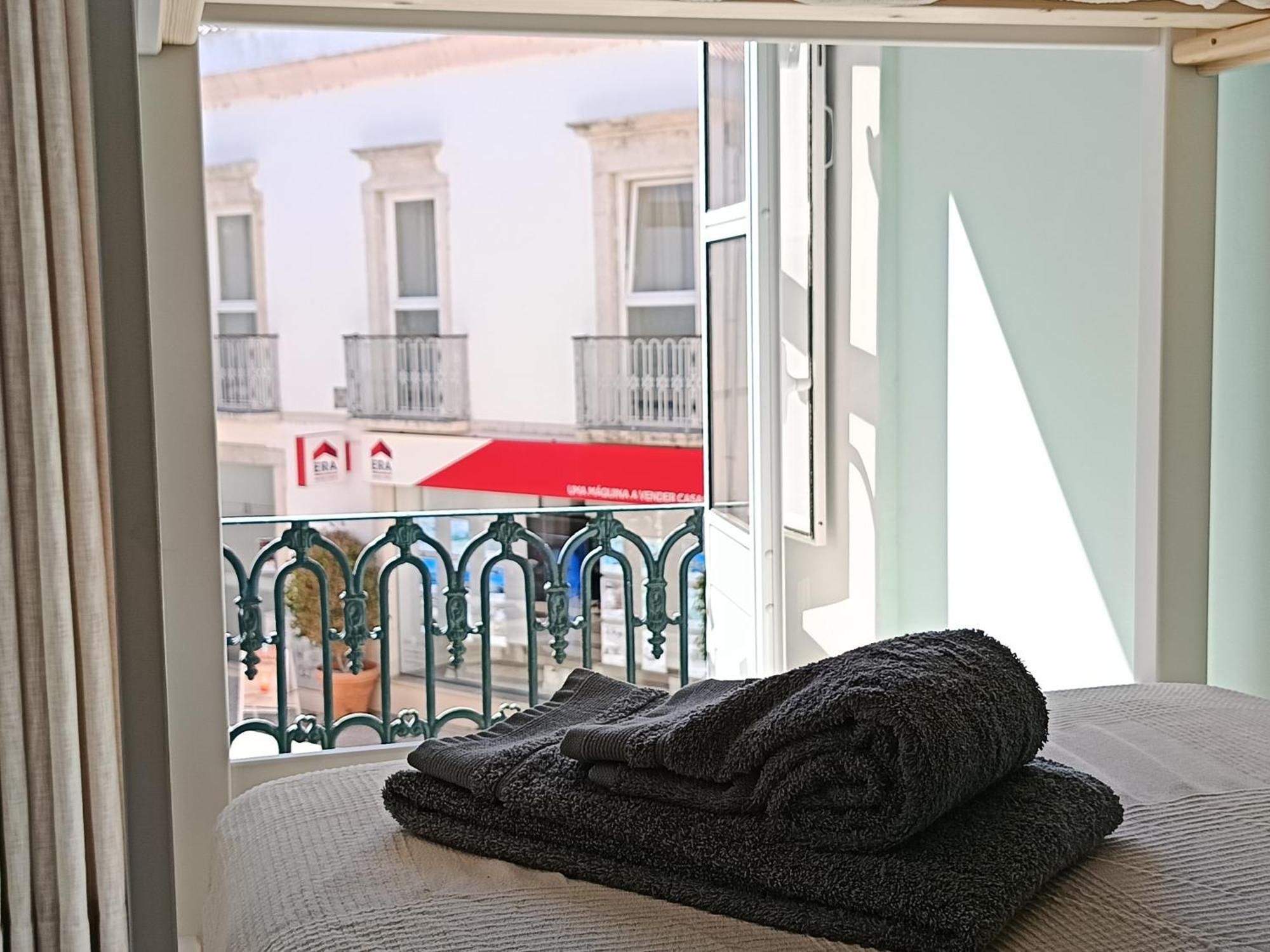 Grey And Green, Modern 2-bedroom Apartment, Ac, Location At Faro's Historic Centre * Distrikt Faro