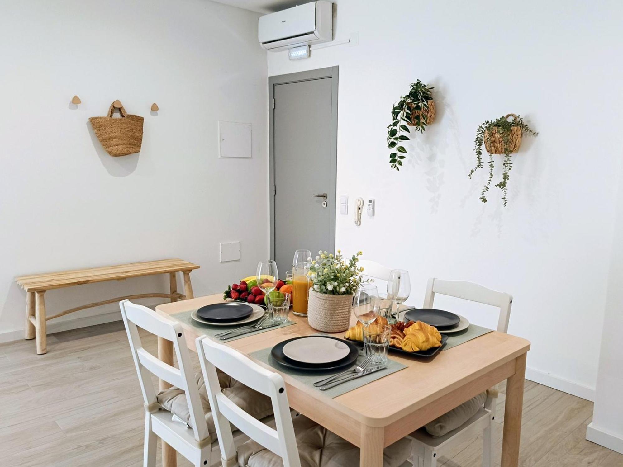Grey And Green, Modern 2-bedroom Apartment, Ac, Location At Faro's Historic Centre