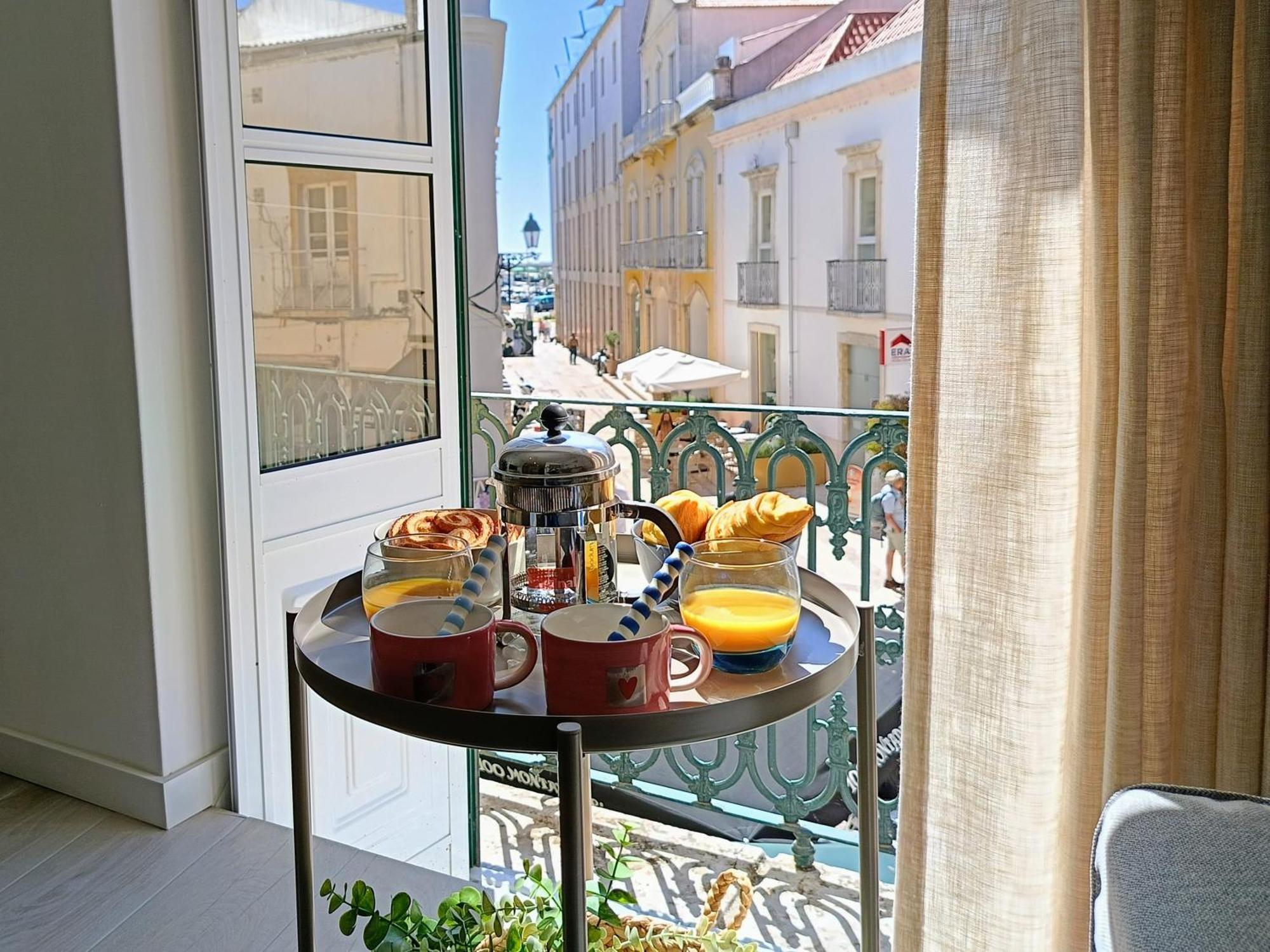 Grey And Green, Modern 2-bedroom Apartment, Ac, Location At Faro's Historic Centre Apartment *