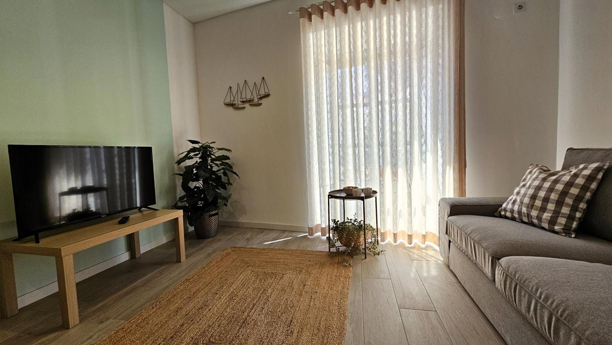 Grey And Green, Modern 2-bedroom Apartment, Ac, Location At Faro's Historic Centre * Distrikt Faro