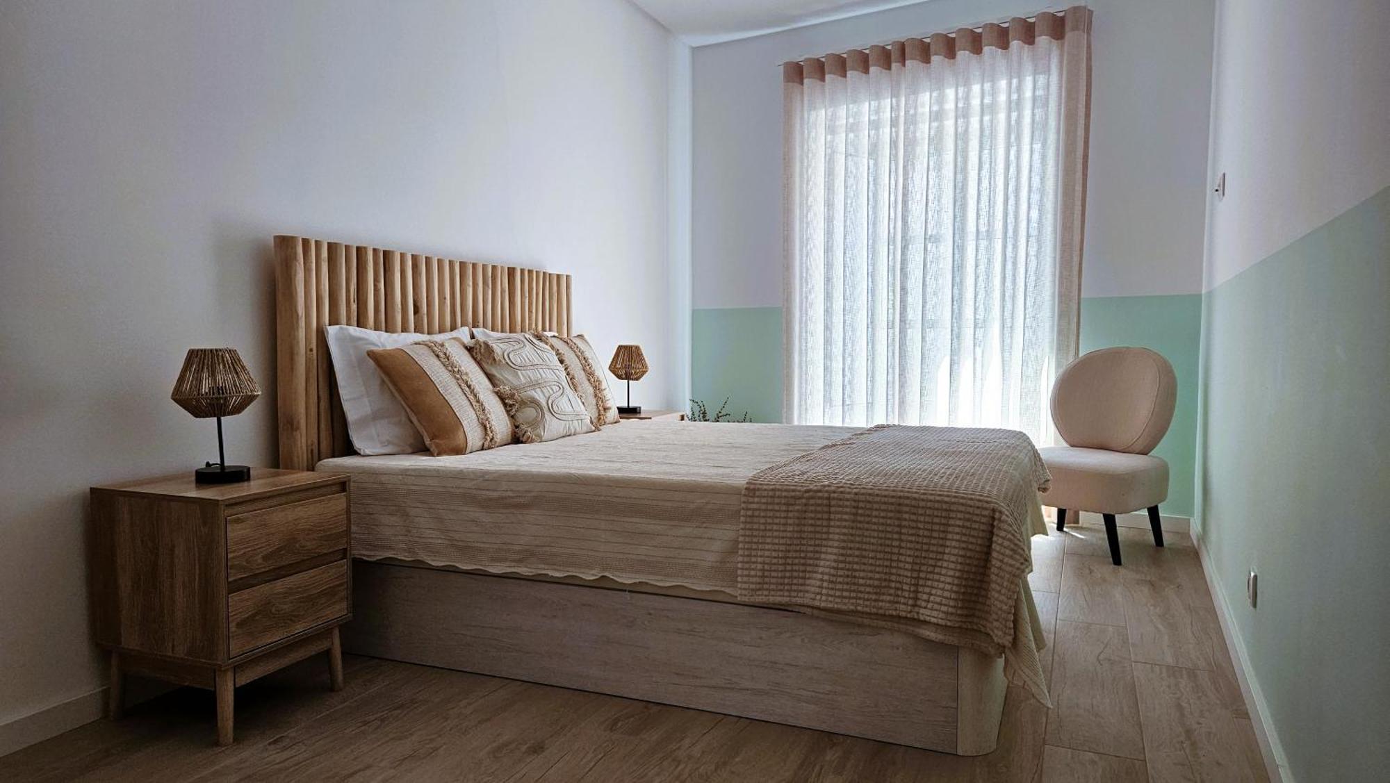 Apartment Grey And Green, Modern 2-bedroom Apartment, Ac, Location At Faro's Historic Centre *